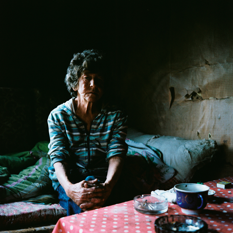 Annika Haas. Lennukivaatlejad. 2011. Kromogeenne foto puitraamis. 40 x 40 cm. Tiraaž: 1/5 + 1 AP