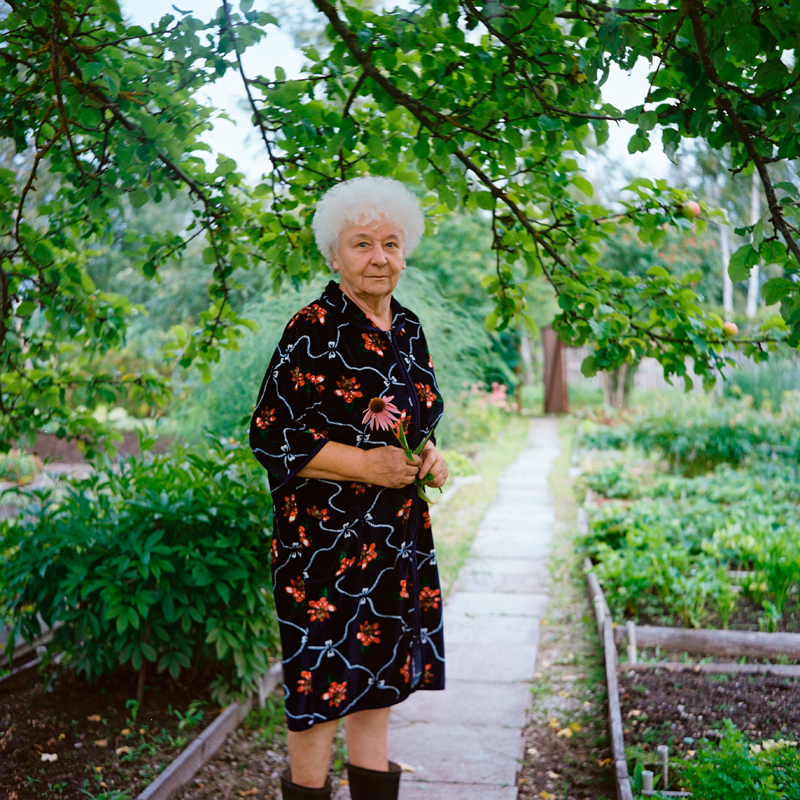 Annika Haas. Lennukivaatlejad. 2011. Kromogeenne foto puitraamis. 40 x 40 cm. Tiraaž: 1/5 + 1 AP